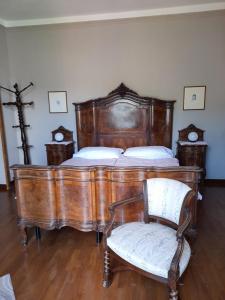 A bed or beds in a room at Albergo Milano 1920