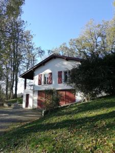 Tòa nhà nơi nhà nghỉ dưỡng tọa lạc