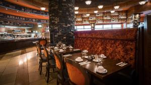 Um restaurante ou outro lugar para comer em Hotel Kilmore