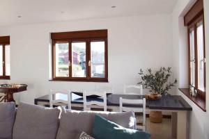 a living room with a couch and a table at Playa de Carnota - SondeLira in Lira