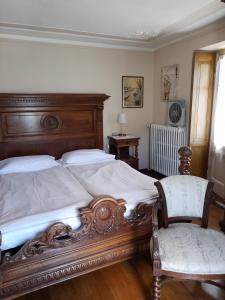 A bed or beds in a room at Albergo Milano 1920