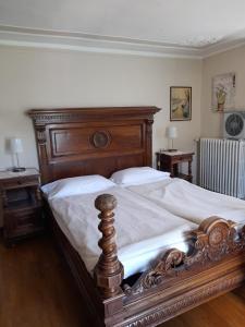 A bed or beds in a room at Albergo Milano 1920