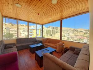 صورة لـ Petra Cabin Hostel في وادي موسى