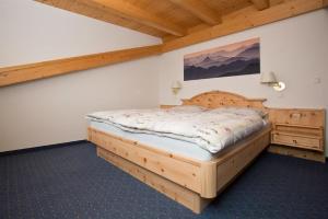 Llit o llits en una habitació de Gästehaus Lödermann