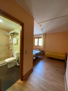 A bathroom at Hotel Villaneila