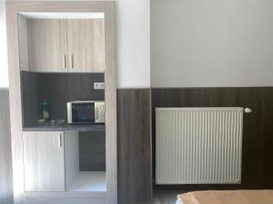 Kuchyň nebo kuchyňský kout v ubytování Holiday Apartmanház