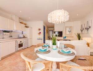 A kitchen or kitchenette at Blue Home