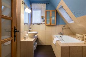 Kúpeľňa v ubytovaní ZAKOHOME- Apartament Pięć Gruszek + 26 fotografií