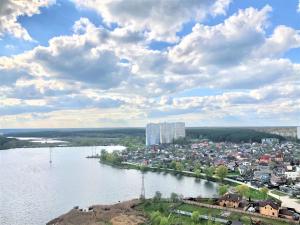 Зображення з фотогалереї помешкання VIP апартаменти з видом на озеро у Києві