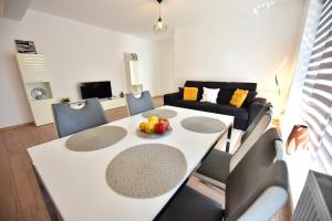 a living room with a white table and chairs at LULU Apartment in Şelimbăr