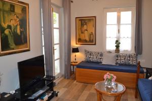 Gallery image of Perakis Apartments in Hydra