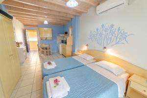 Postel nebo postele na pokoji v ubytování Angelina Apartments