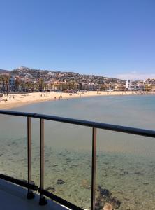 - Balcón con vistas a la playa en Hotel Boutique La Mar - Adults Only, en Peñíscola