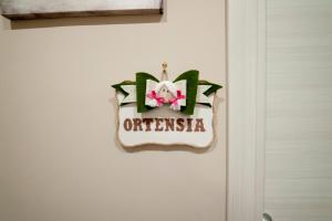 a sign on a door with the word ontario at LOFT ORTENSIA in Pompei