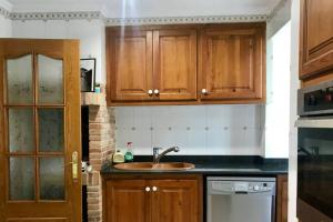 A kitchen or kitchenette at Casa con piscina en la Costa Brava