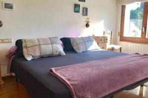 A bed or beds in a room at Casa con piscina en la Costa Brava