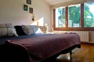 A bed or beds in a room at Casa con piscina en la Costa Brava