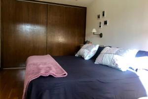 A bed or beds in a room at Casa con piscina en la Costa Brava