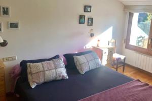 A bed or beds in a room at Casa con piscina en la Costa Brava