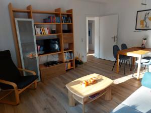 a living room with a coffee table and a dining room at Haus Finisberg in Flensburg