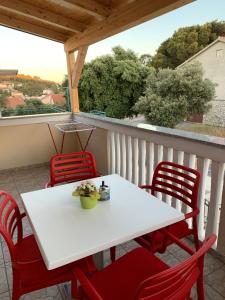 Balkón nebo terasa v ubytování Apartments Mais Tisno