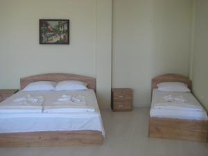 A bed or beds in a room at Villa Sunrise