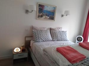Postel nebo postele na pokoji v ubytování L'Auberge Chez Pascal