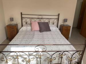 A bed or beds in a room at Casa Nonna Anna