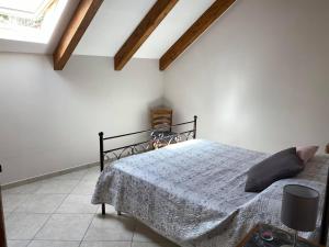A bed or beds in a room at Casa Nonna Anna