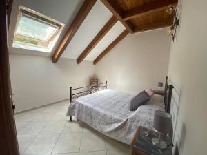 A bed or beds in a room at Casa Nonna Anna