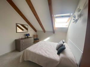 A bed or beds in a room at Casa Nonna Anna