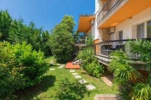 Vonkajšia záhrada v ubytovaní Villa Toni