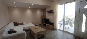 Gallery image of Helios & Elia family apartment in Liapades