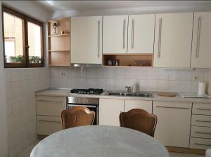 Kuchyň nebo kuchyňský kout v ubytování Rooms Beros