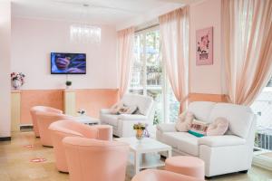 A seating area at Viva Beach Hotel