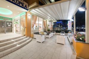 A seating area at Viva Beach Hotel