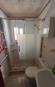 Et badeværelse på Villa Rosa Ferienhaus Costa Blanca La Marina San Fulgencio Alicante + 18 billeder