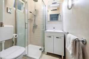 Koupelna v ubytování Apartments Valdibora