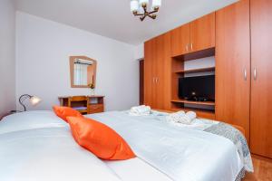 Postel nebo postele na pokoji v ubytování Apartments Valdibora