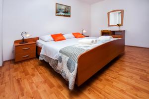 Postel nebo postele na pokoji v ubytování Apartments Valdibora