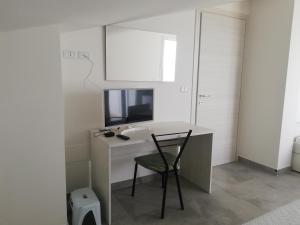 A television and/or entertainment centre at Attico fronte mare