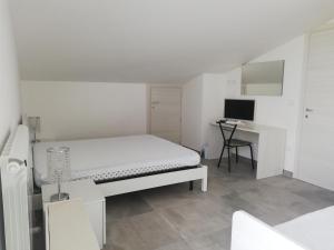 A bed or beds in a room at Attico fronte mare