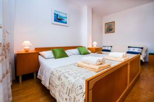 Postel nebo postele na pokoji v ubytování Apartments Valdibora