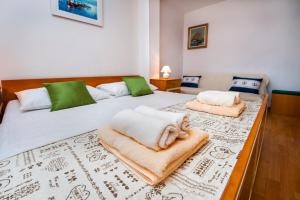 Postel nebo postele na pokoji v ubytování Apartments Valdibora