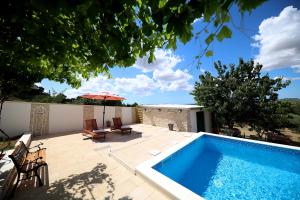 Bazén v ubytování Country House Korlat nebo v jeho okolí