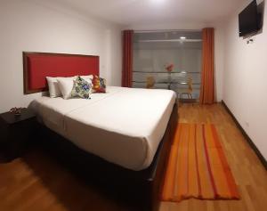 a bedroom with a large bed in a room at USGAR Machupicchu Boutique in Machu Picchu