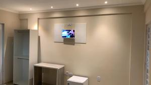 En tv och/eller ett underhållningssystem på Hotel Mundial