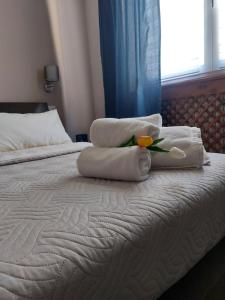 A bed or beds in a room at I Tre marchi Rooms / Camera Mare Még 35 kép