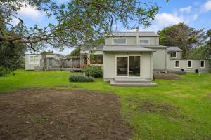 Gallery image of Stroll to the Sea - Te Horo Beach Holiday House in Te Horo