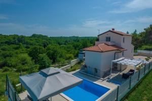 Bazén v ubytovaní Villa Angelina alebo v jeho blízkosti